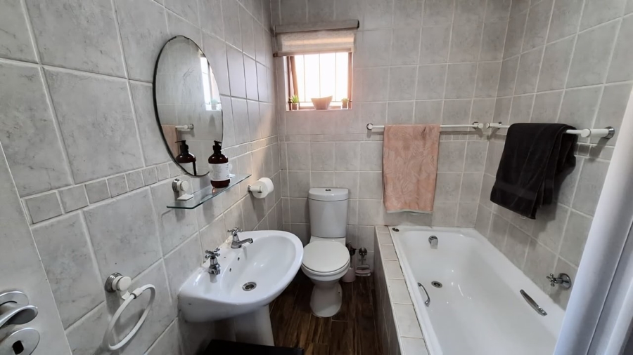 To Let 2 Bedroom Property for Rent in Table View Western Cape